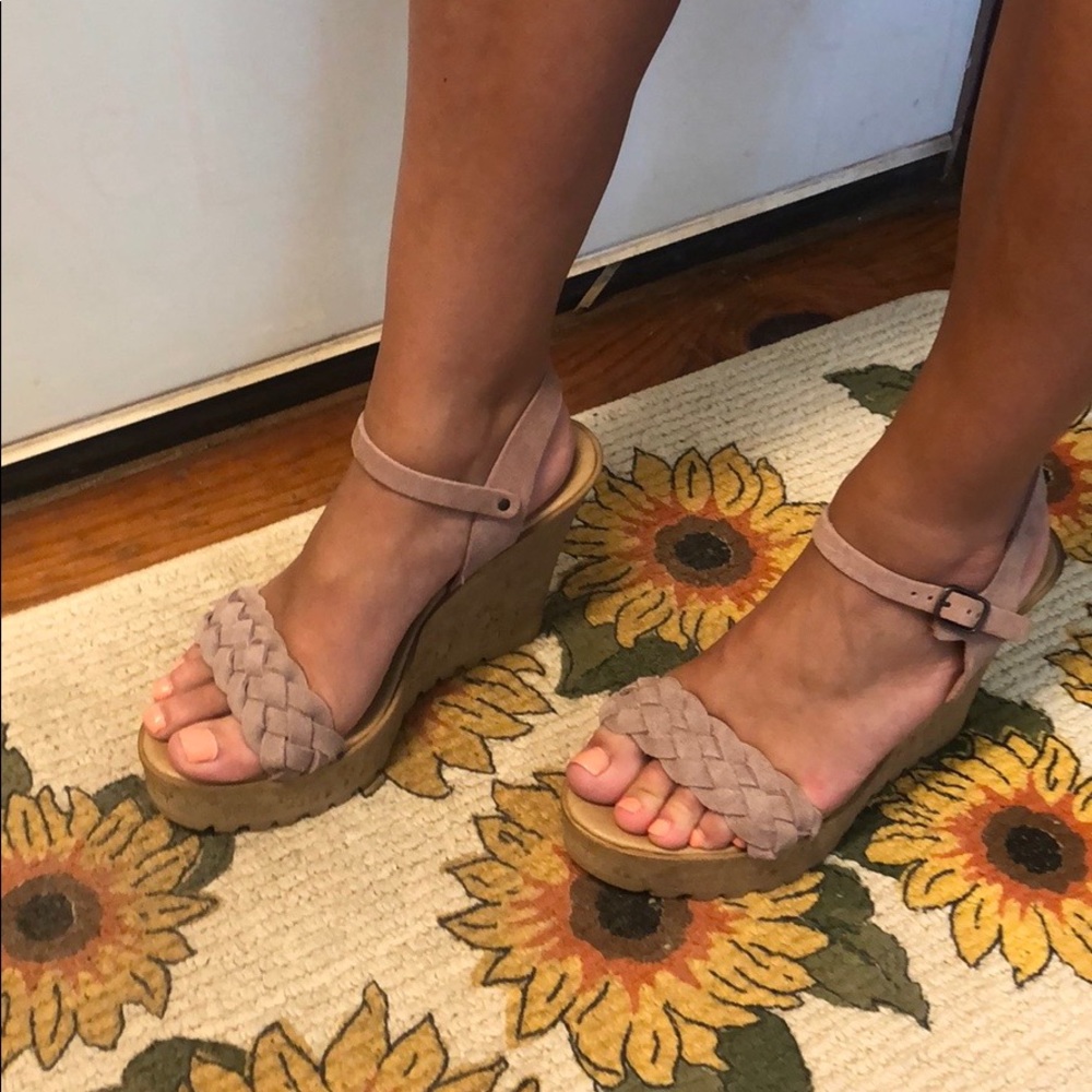 Like New! 7.5 Blush suede Bamboo Wedges